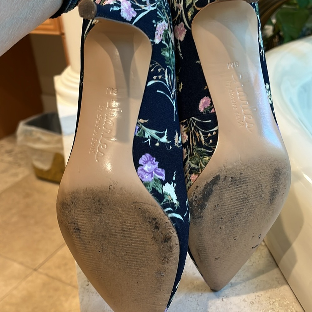 Perfect fabric pumps with gorgeous flowers. Dress up any outfit!! Like new - Picture 4 of 5